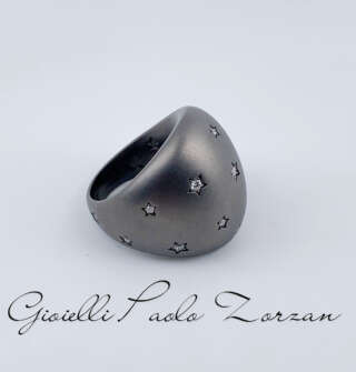 Anello Mano J in titanio con diamanti SAN6DWH15  Anelli Fascia